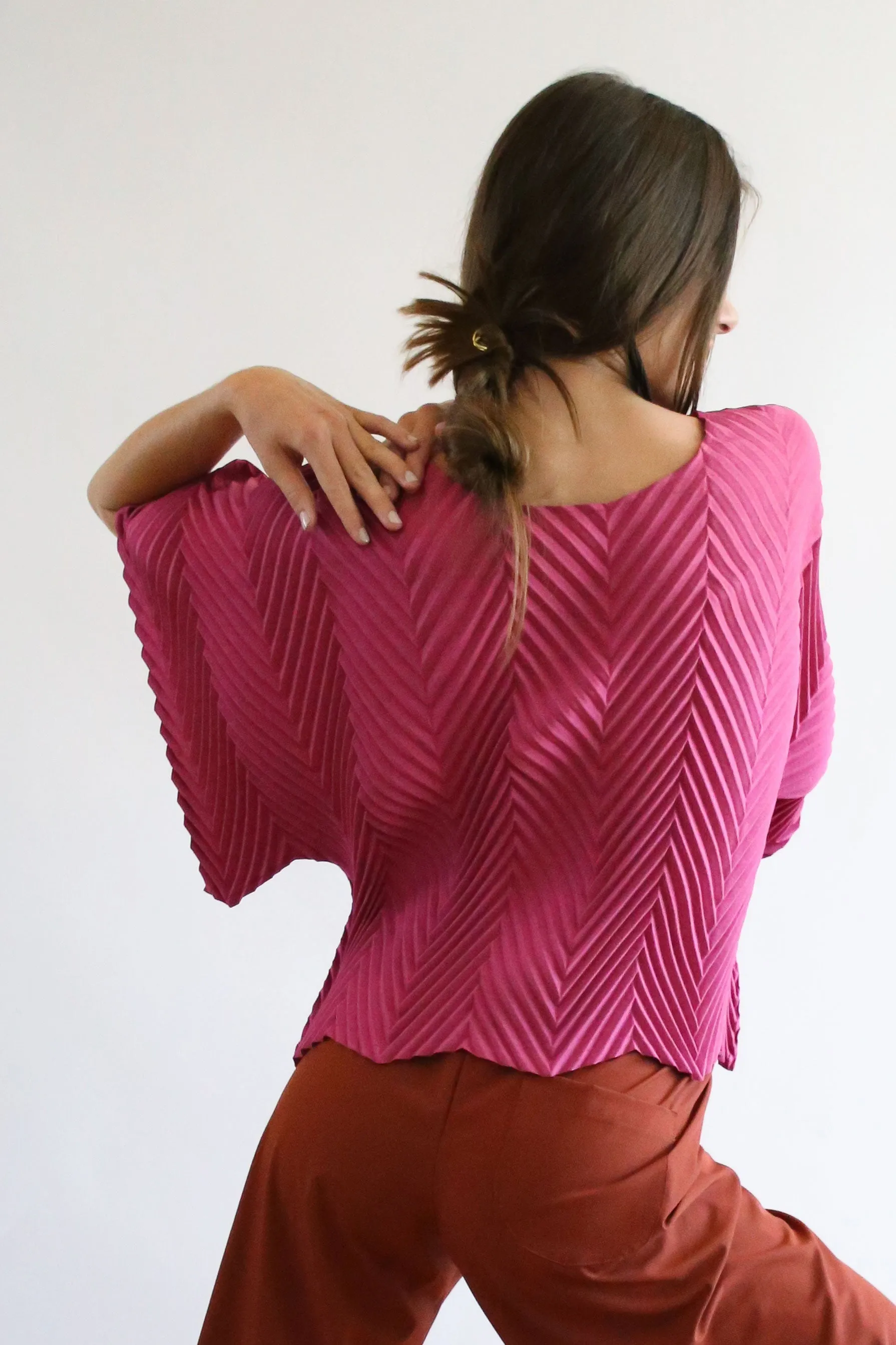 Chevron Pleated Lisbon Top | Raspberry