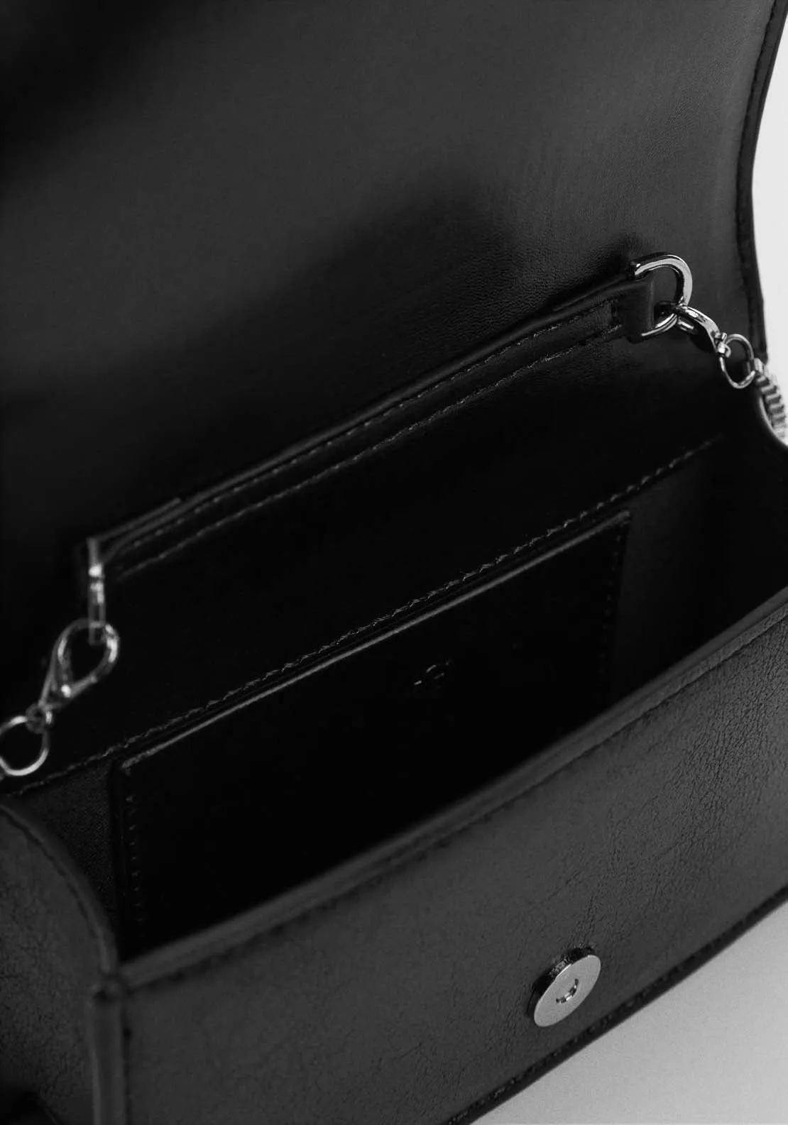 Flap chain bag