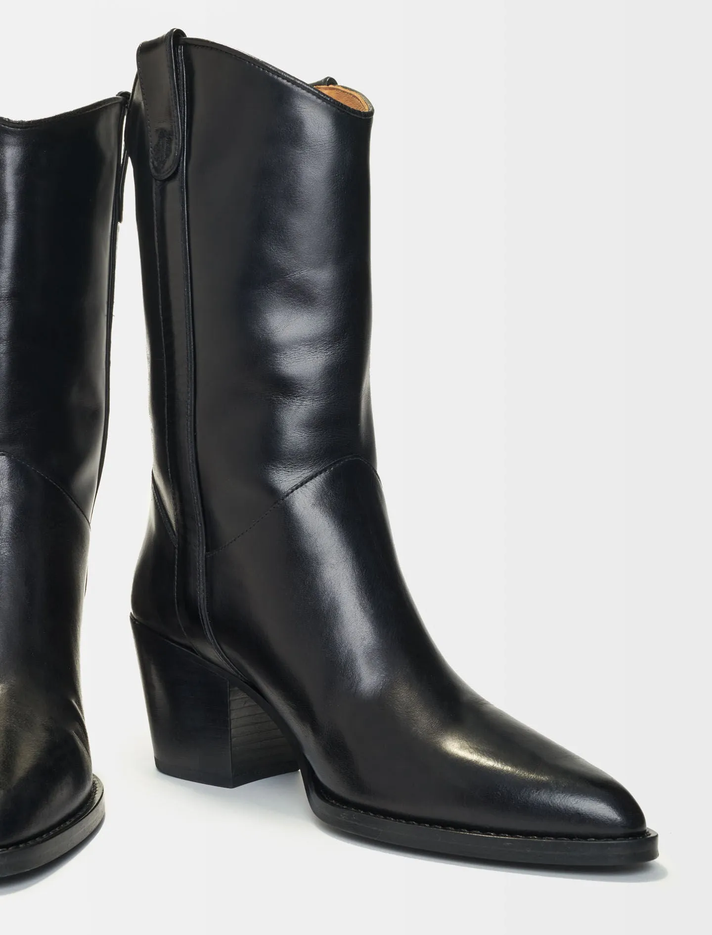 Heeled leather boots